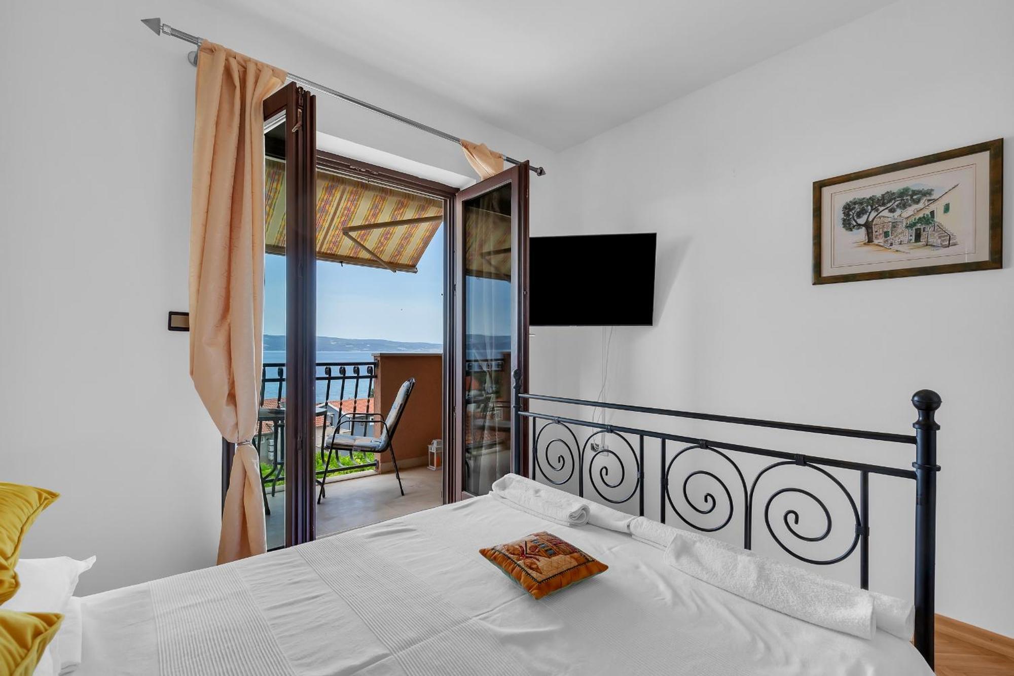 Apartments And Rooms With Parking Space Duce, Omis - 10303 Номер фото