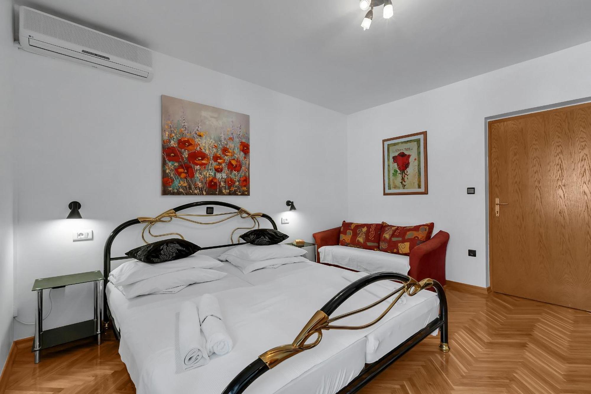 Apartments And Rooms With Parking Space Duce, Omis - 10303 Номер фото