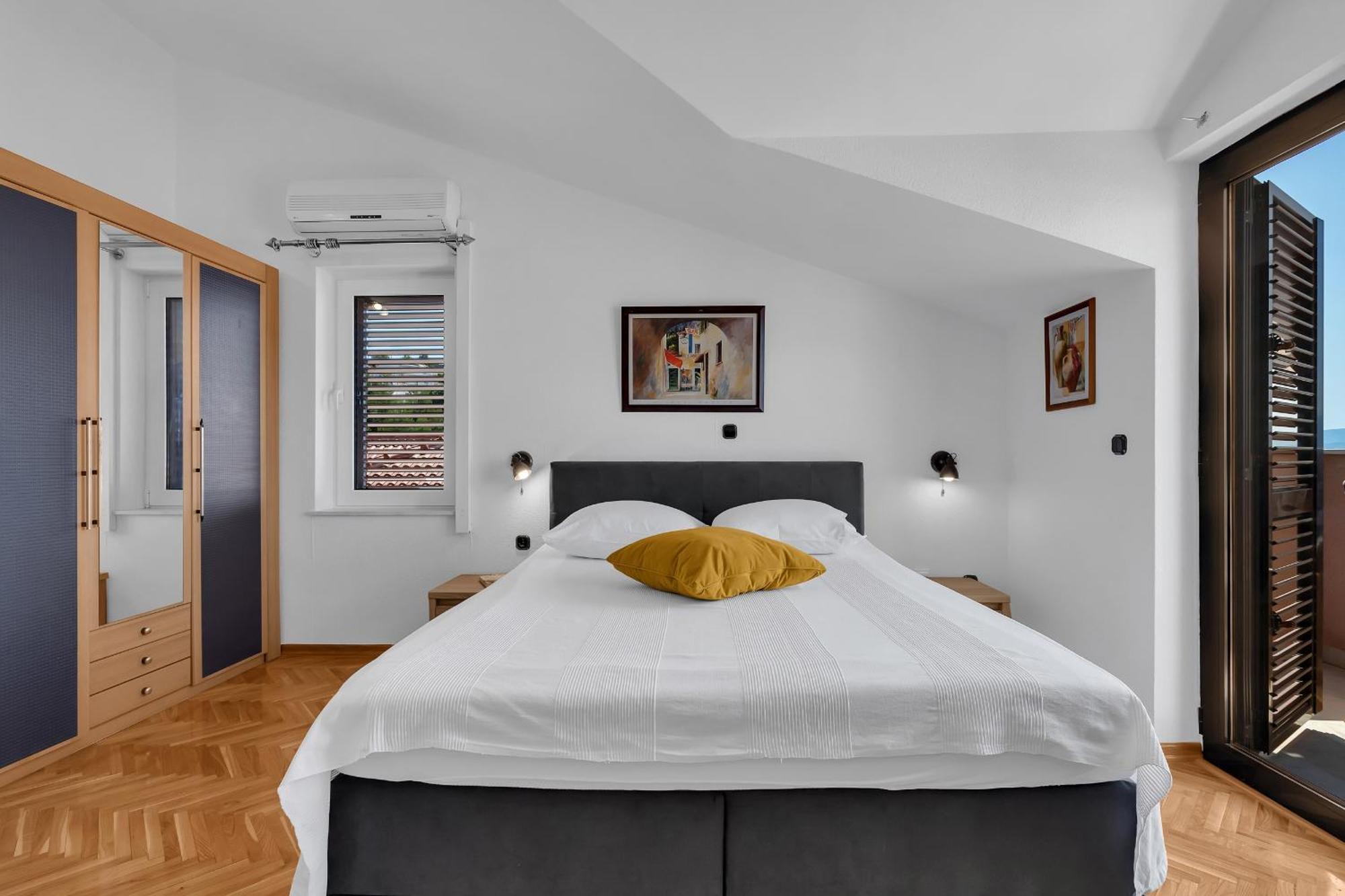 Apartments And Rooms With Parking Space Duce, Omis - 10303 Номер фото